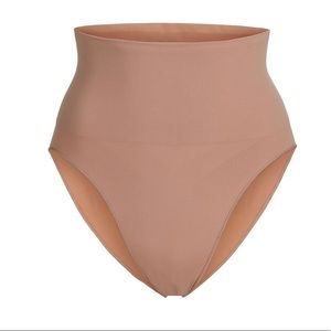 SKIMS Core Control Brief - Sienna S/M